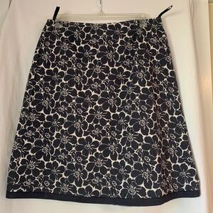 Boden dark blue & off white floral print knee length skirt